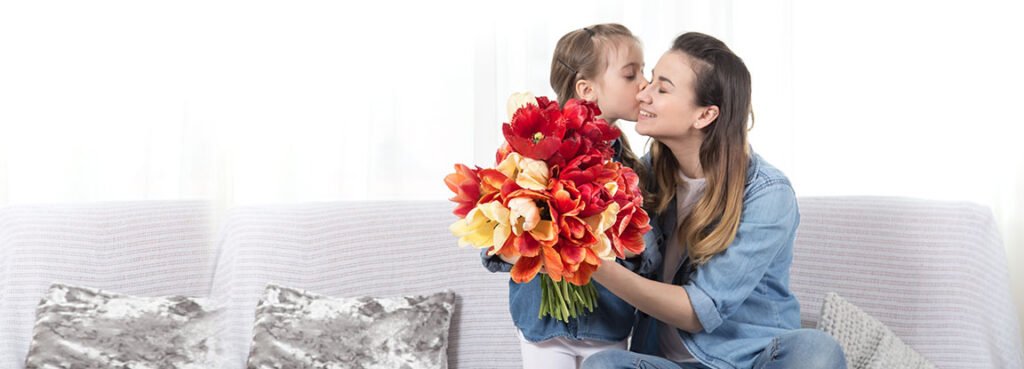How-to-Pair-Flowers-with-Other-Mother’s-Day-Gifts