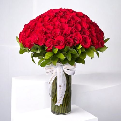 Classic Red Roses Vase