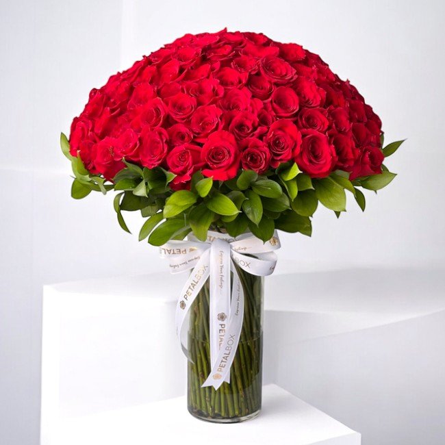 Classic Red Roses Vase