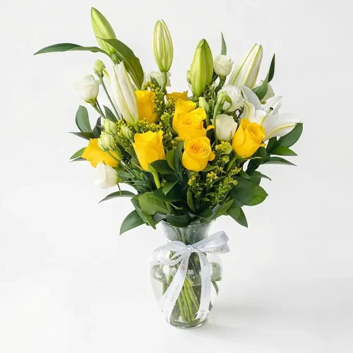 yellow and white flower vase arrangement with roses lilies in glass vase abu dhabi dubai delivery
